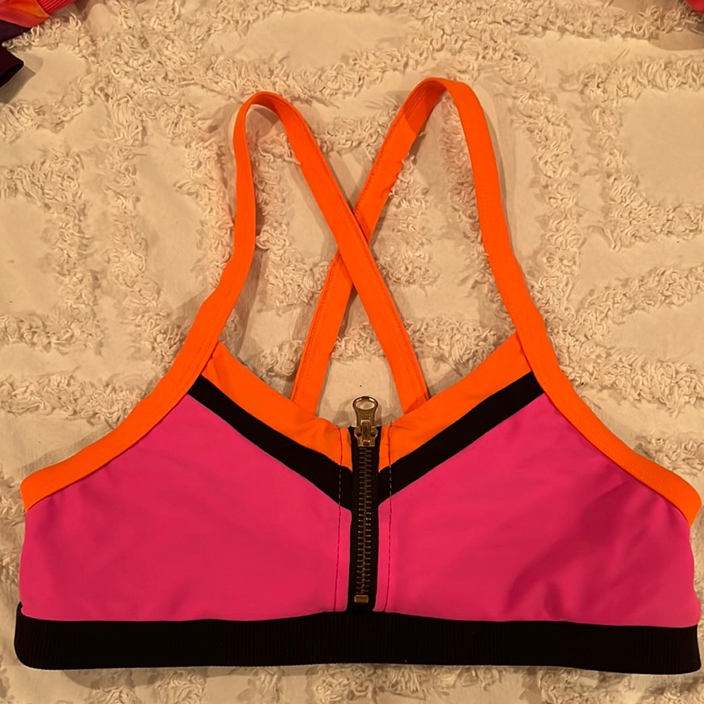 California kisses Bra top